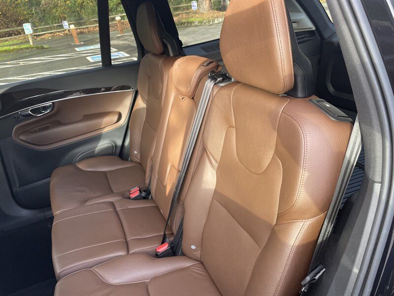 2019 Volvo XC90 T6 Momentum