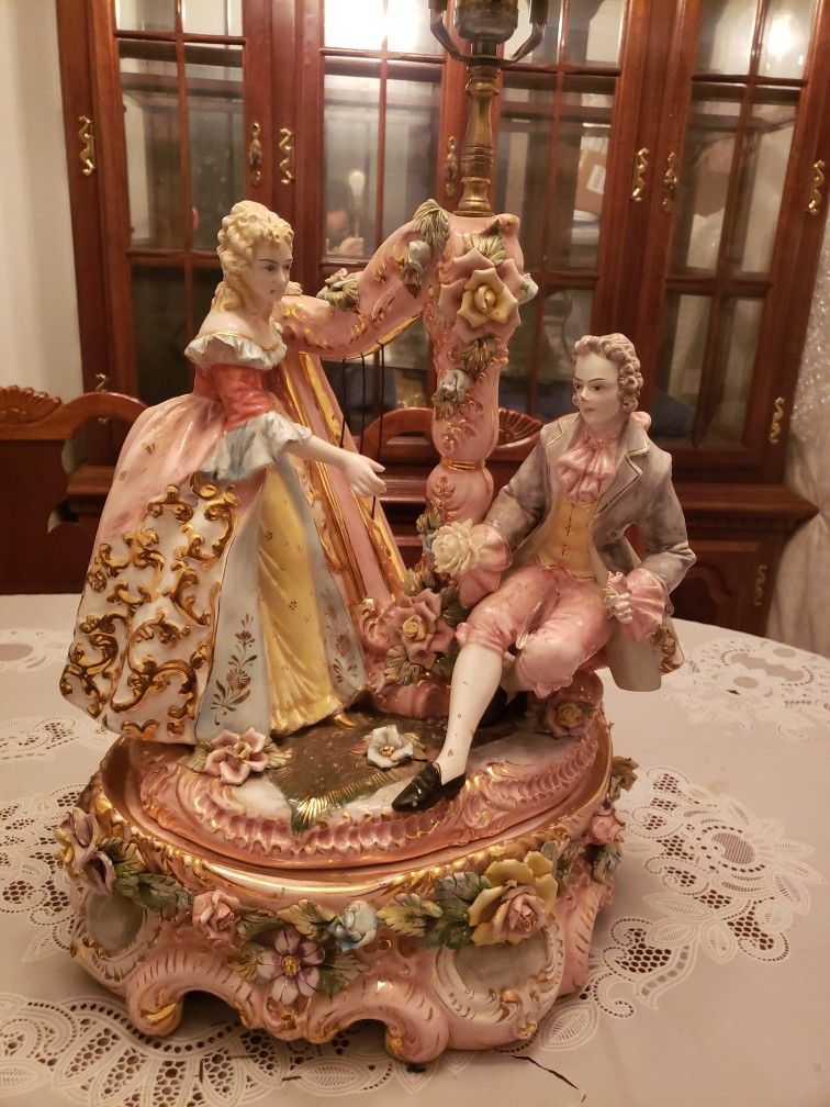 Vintage Victorian Capodimonte Lamp