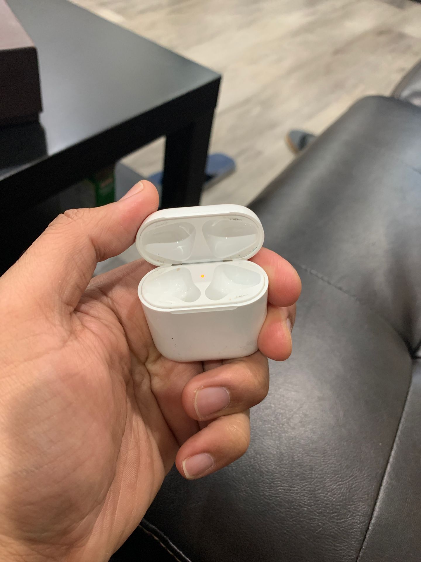 Airpods 1 charging case only