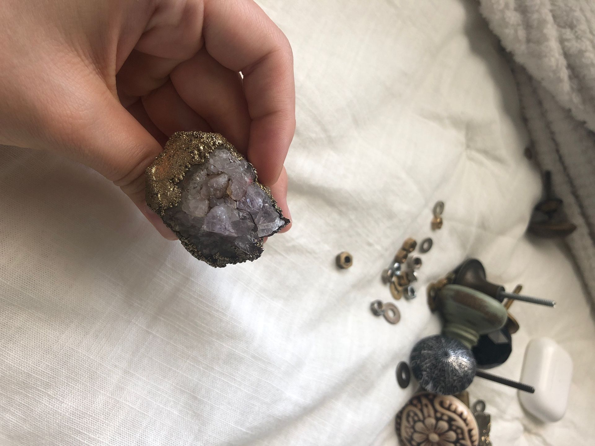 Dresser knob