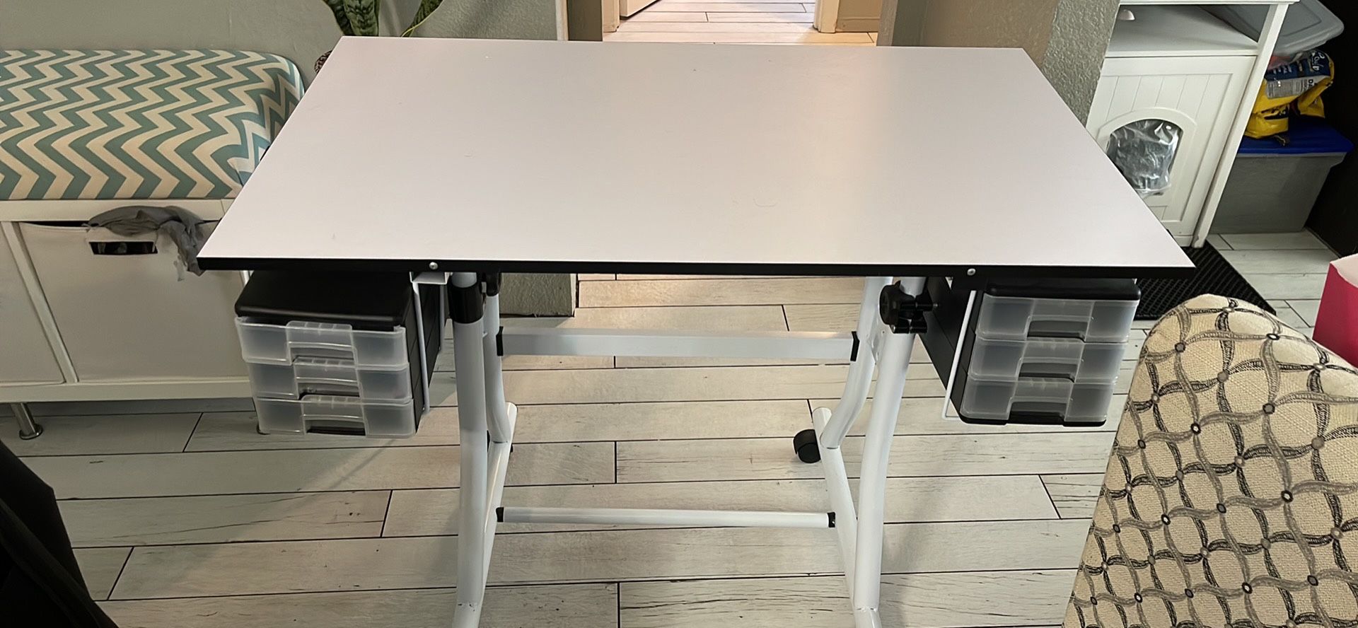 Art Desk