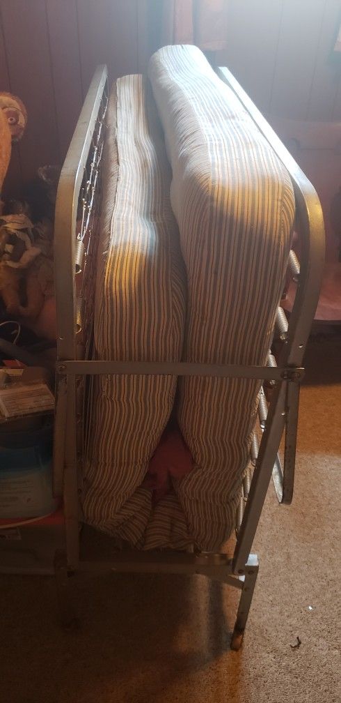 Rollaway Bed Good Shape Asking $15.00