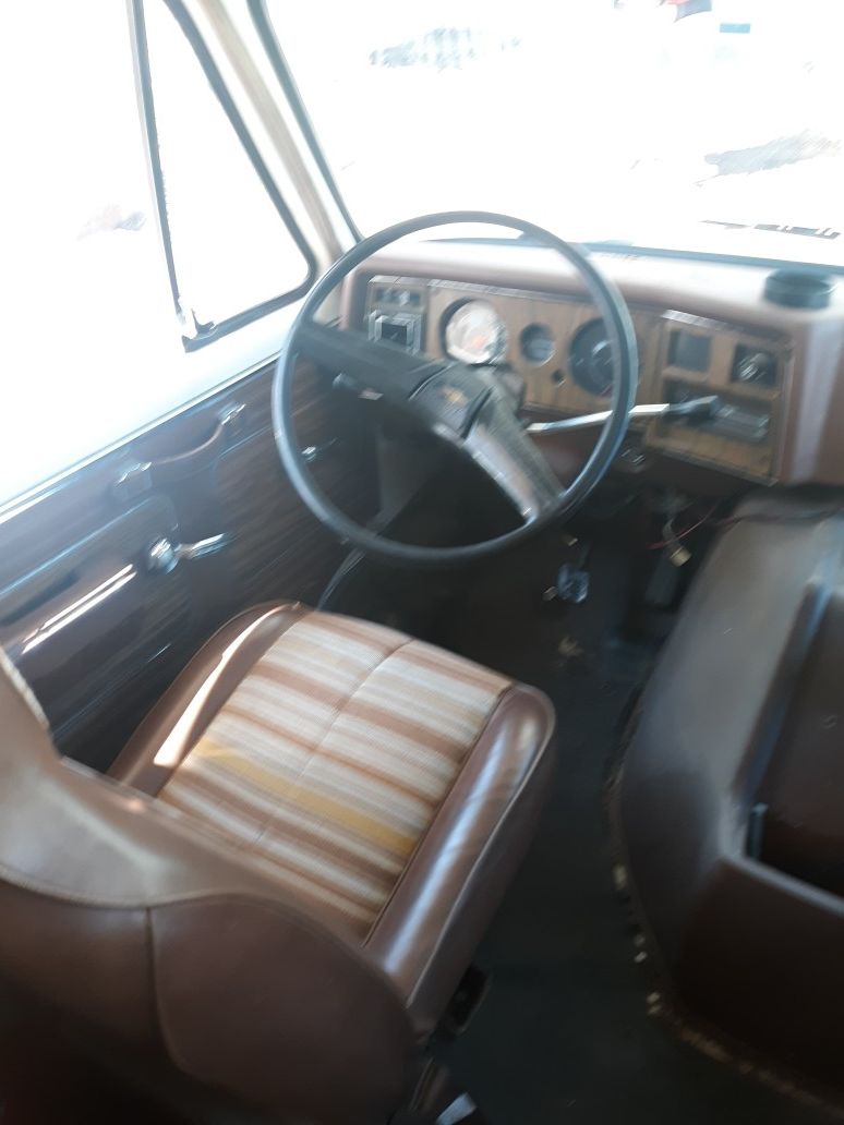 1975 classic and can get collectors plates Chevy 3500 van jamboree