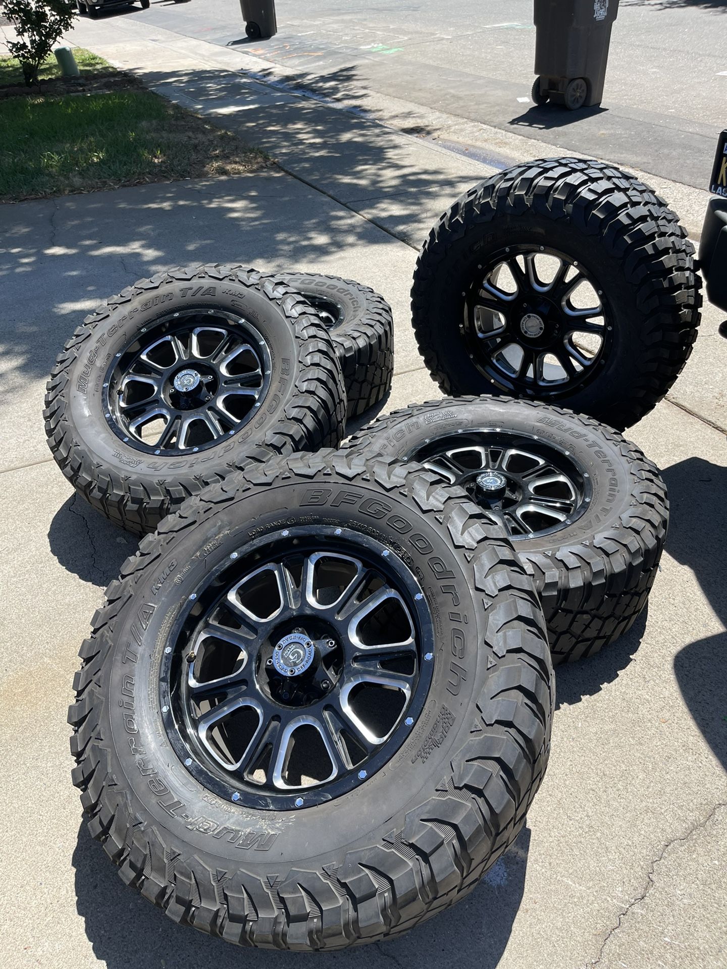 35in Mud Terrain Tires on 18in Rims for Sale in Sacramento, CA OfferUp