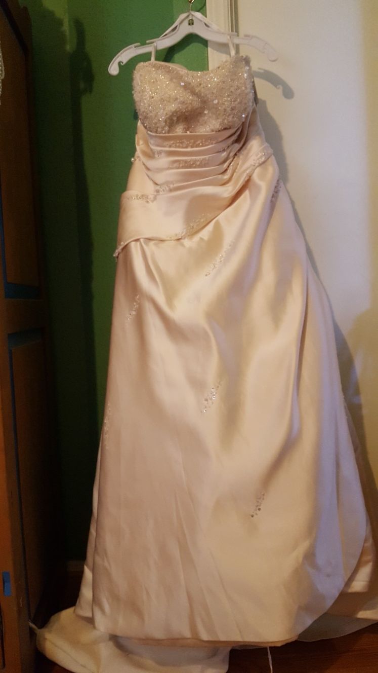New Gorgeous Alfred Angelo Wedding Gown 16W