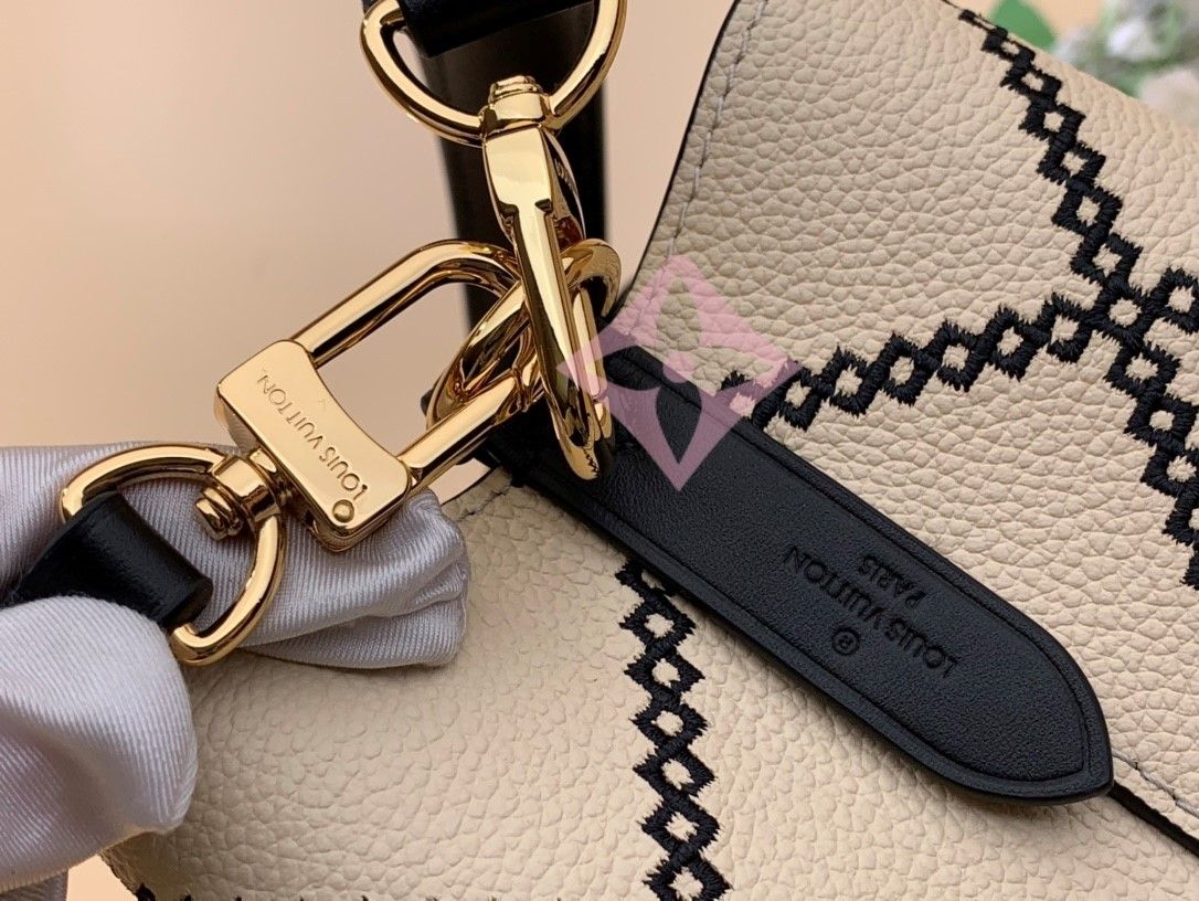Louis Vuitton NéoNoé BB M46023 White Bag 20x20x13cm