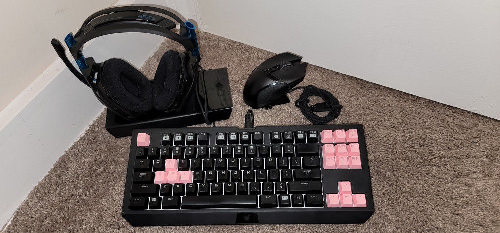 Gaming Desktop, Monitor, Mouse And Keyboard, wireless headphones