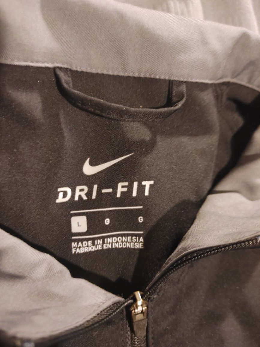 Nikes wind breaker