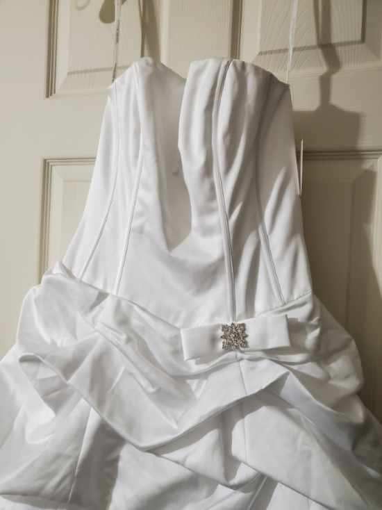 Wedding Dress Size 6 Never Worn