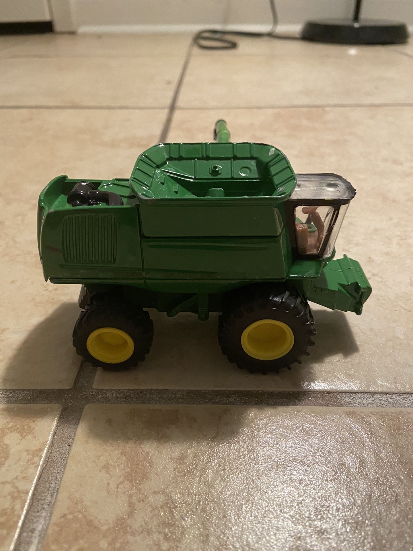 Ertl John Deer Farm Tractor “metal”