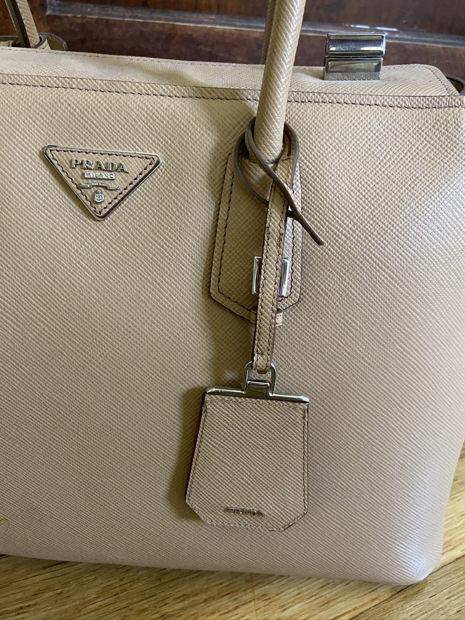 Excellent Condition Prada Bag With Authentification Certificate