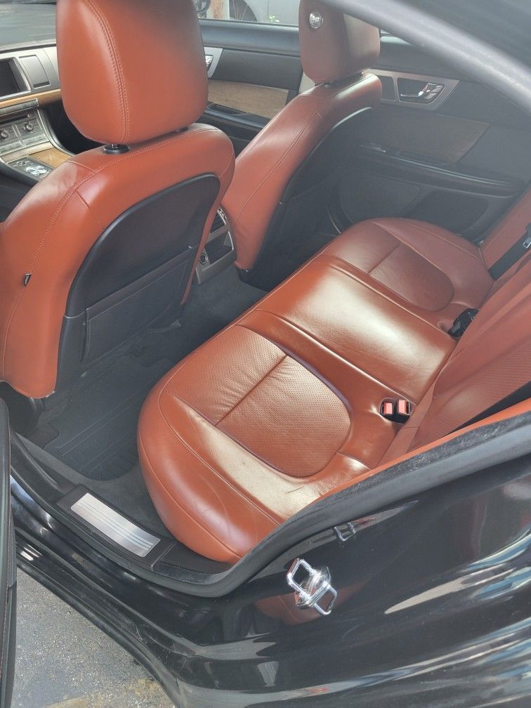 2010 Jaguar XF
