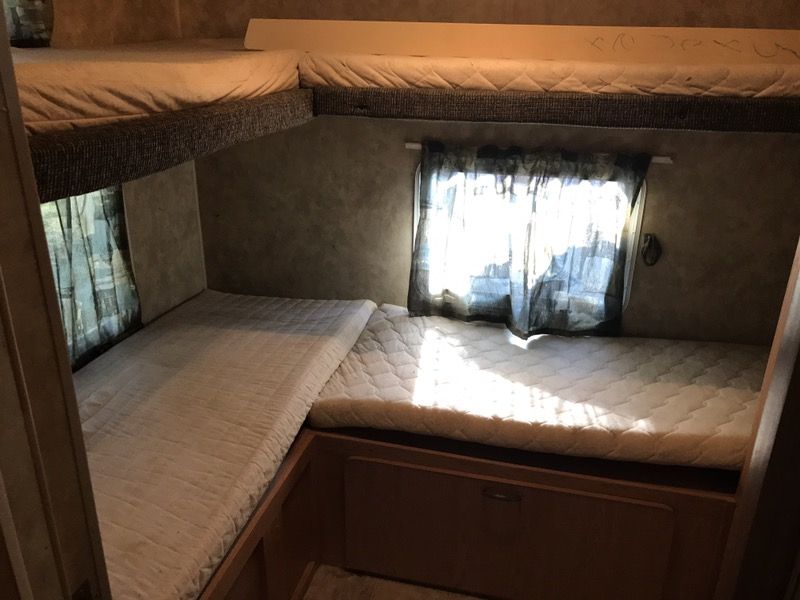 2007 Pioneer Travel Trailer 31ft W/SuperSlide