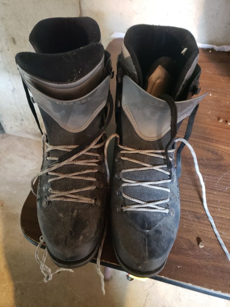 Scarpa Winter Treking boots. Size 13 mens.
