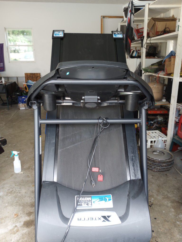 XTERRA TR600 Treadmill With Speakers And Fan 