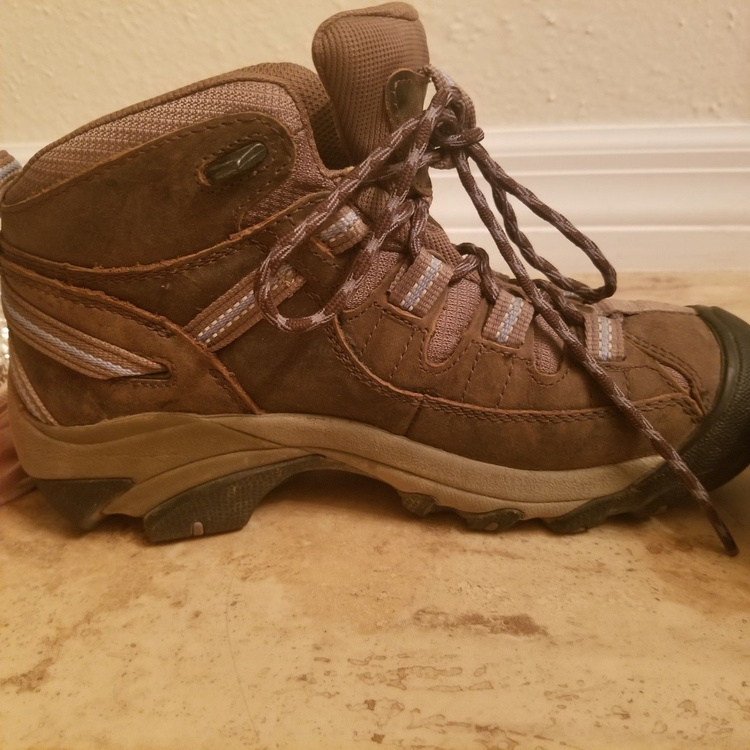 Keen womens hiking boots