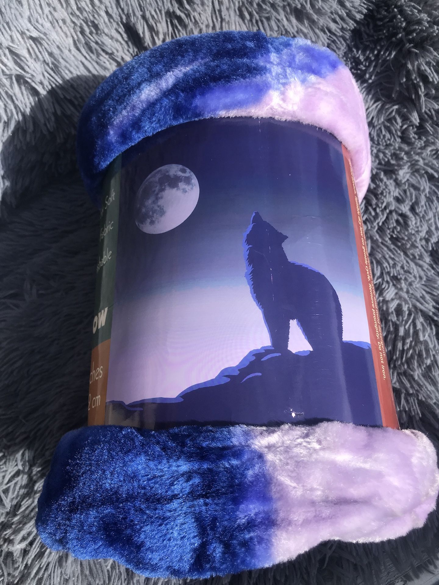 Blanket- Royal Plush Raschel Blanket Soft throw blue/ purple coyote 50" x 60" / 127x152cm -Wolf image New!!