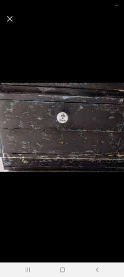 PRICE REDUCED: A STEAL AT JUST $45! A 1 OF A KIND, CLASSY, BLACK, 6-DRAWER DRESSER!

 Thumbnail