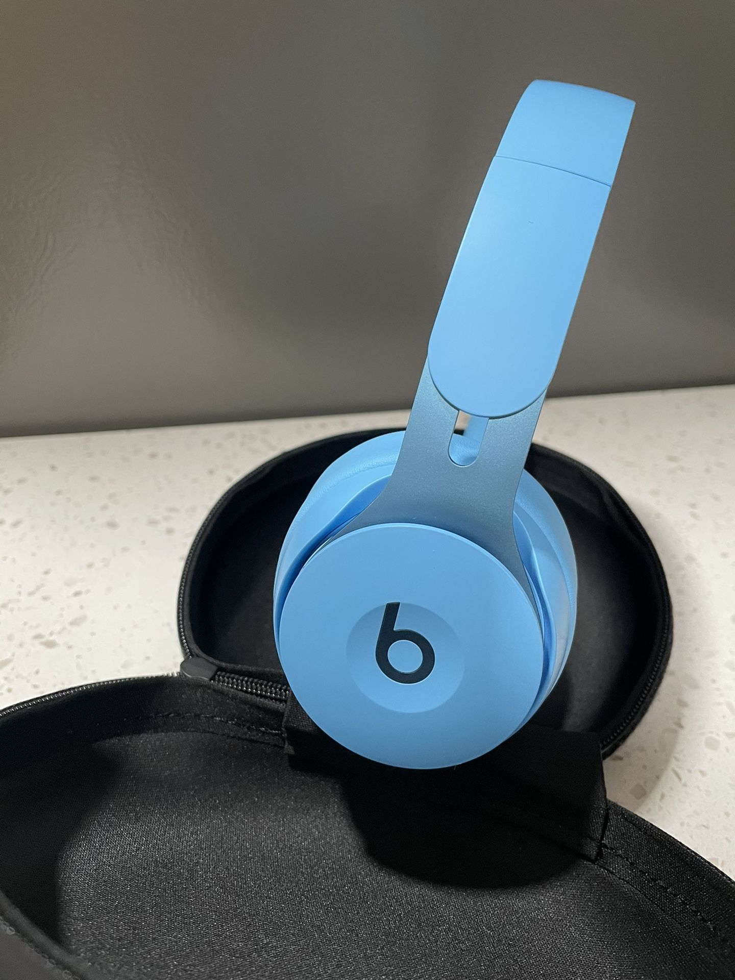 Headphones Beats Solo Pro Wireless