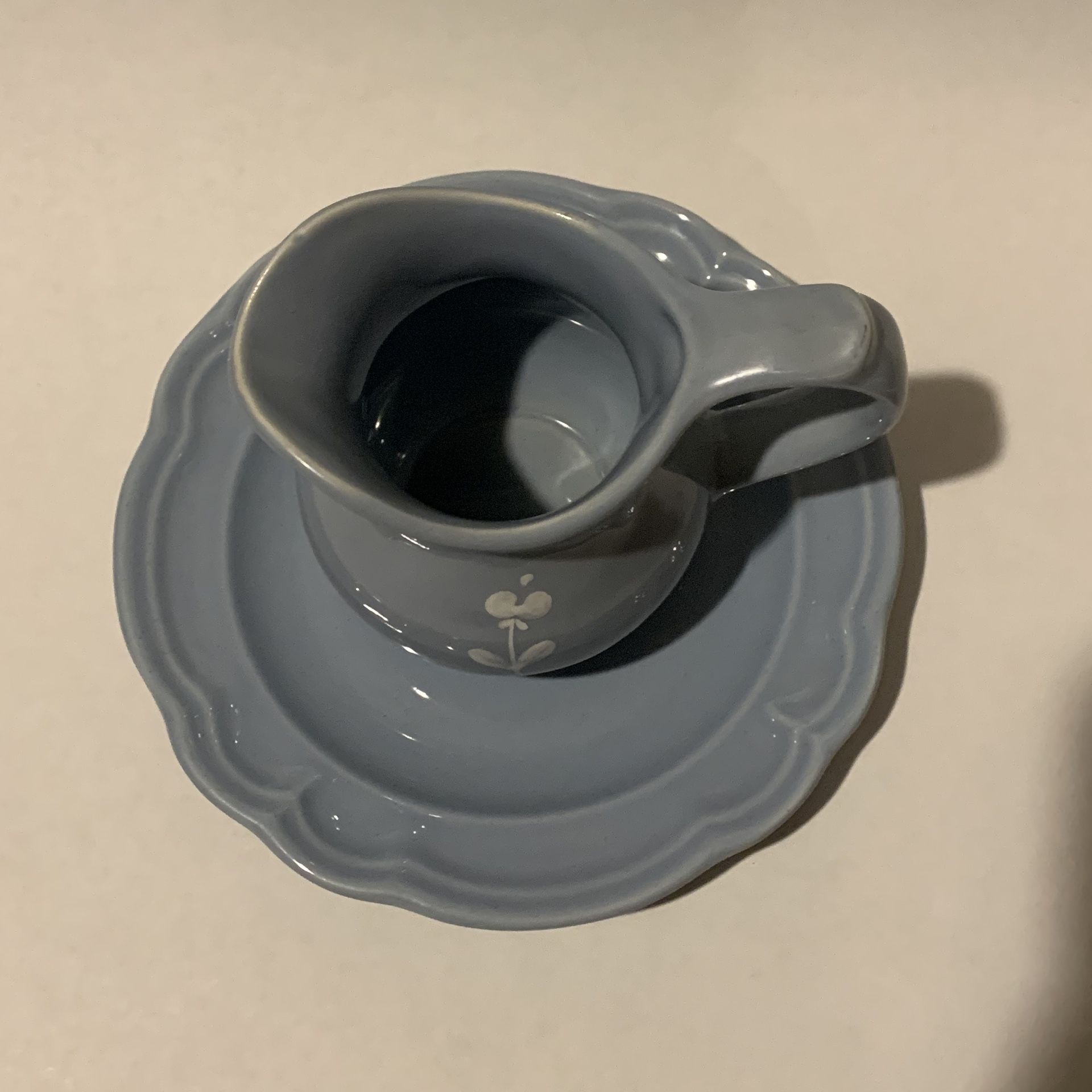 Pfaltzgraff Bouquet Gazebo Blue Creamer White Flower #024 With 7.5” Plate