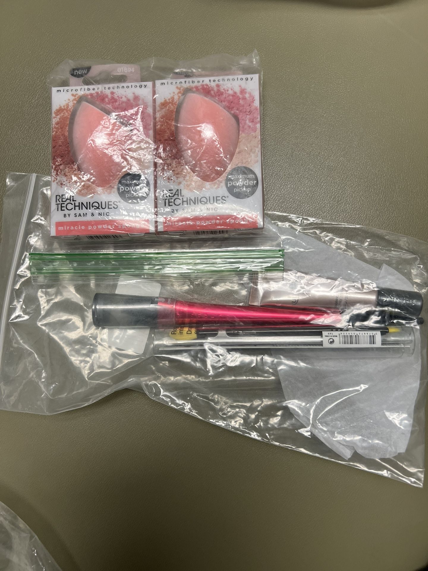 Makeup Tools ( Real Techniques Beauty Blender^2, Sephora Makeup Brush^2) With Free Gift