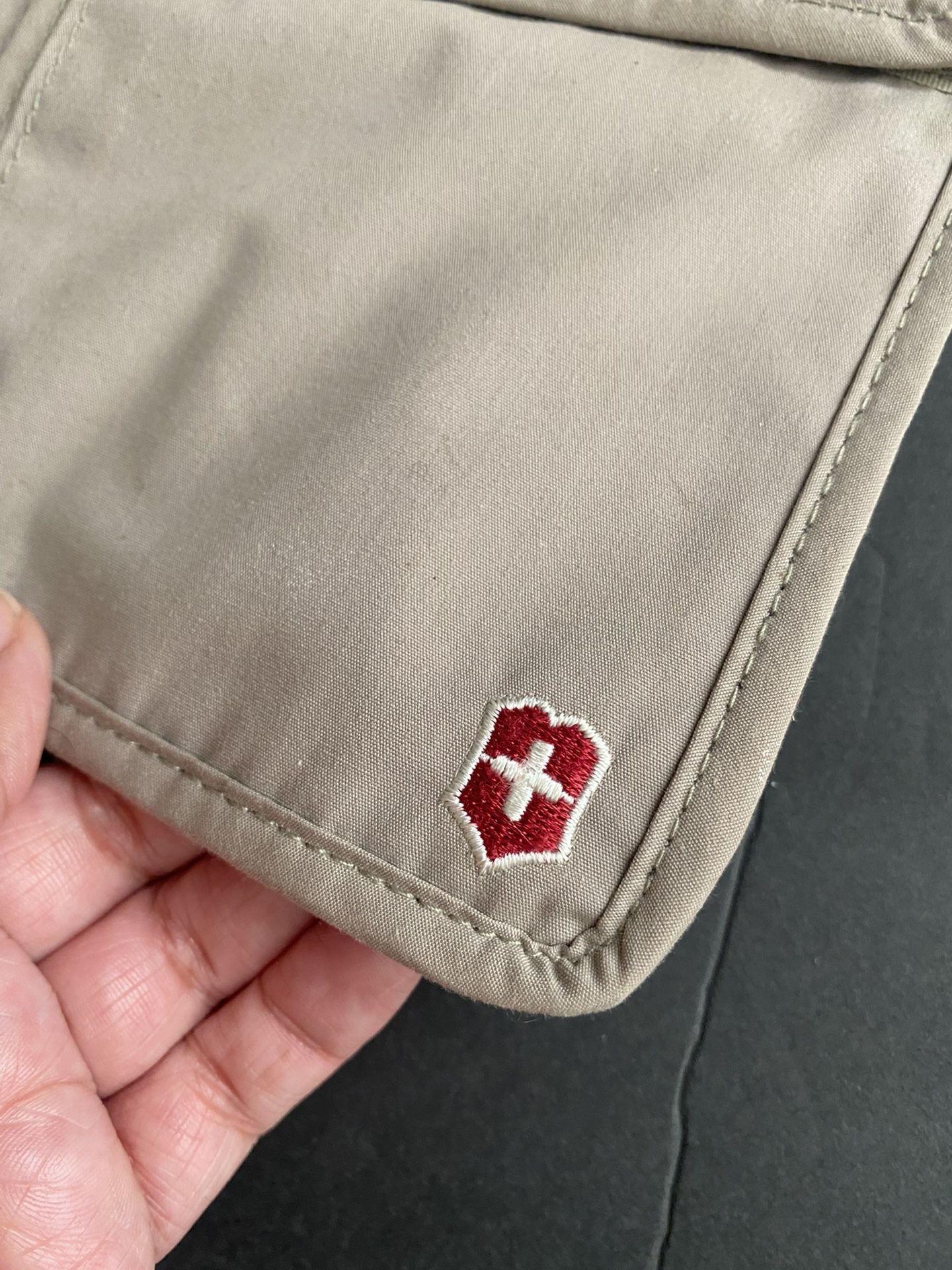 Victorinox Swiss Army Deluxe Camel Concealed Hidden Neck Pouch Many Pockets