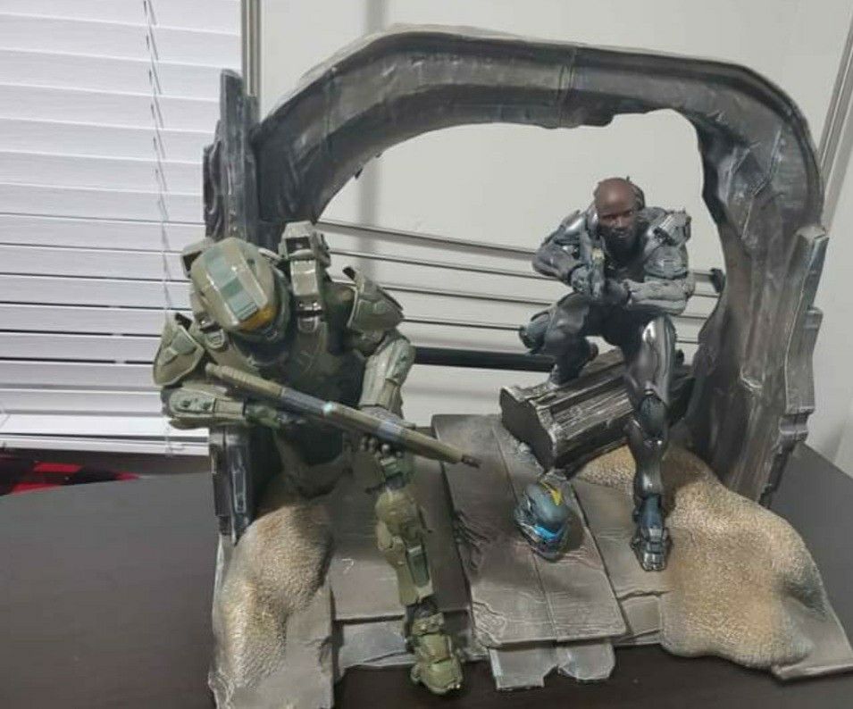 Halo 5 Guardians Master Chief And Locke Bookend Statue