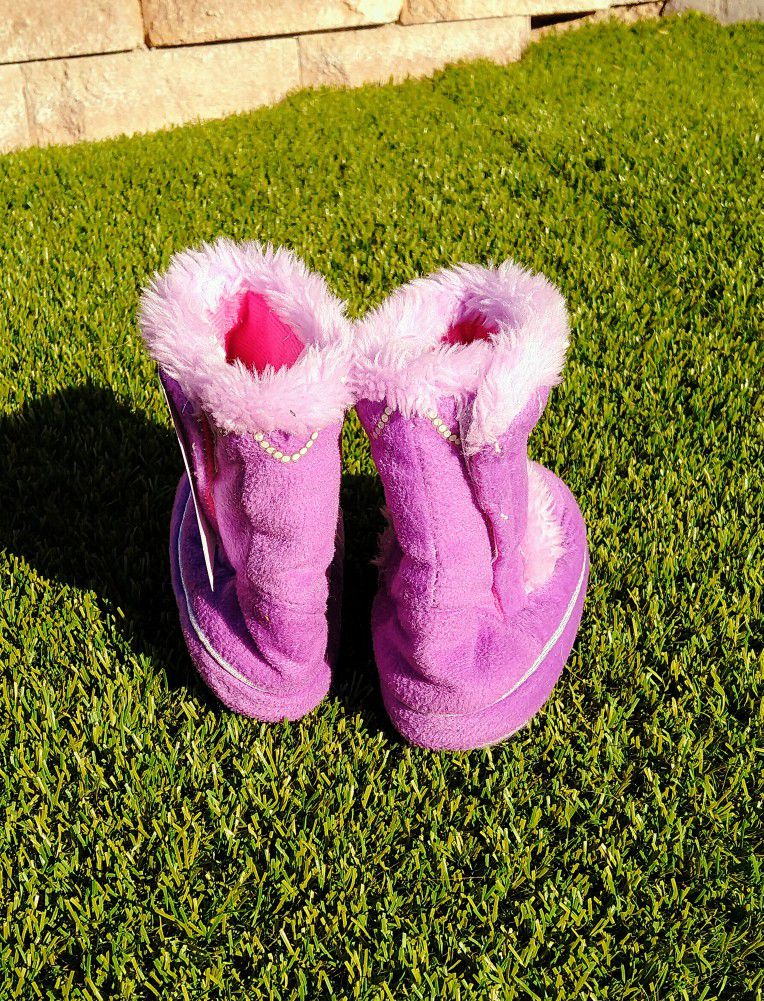 Sofia The First Disney Sz 7/8 Girls Purple Furry Warm Winter Slipper Boots NWT