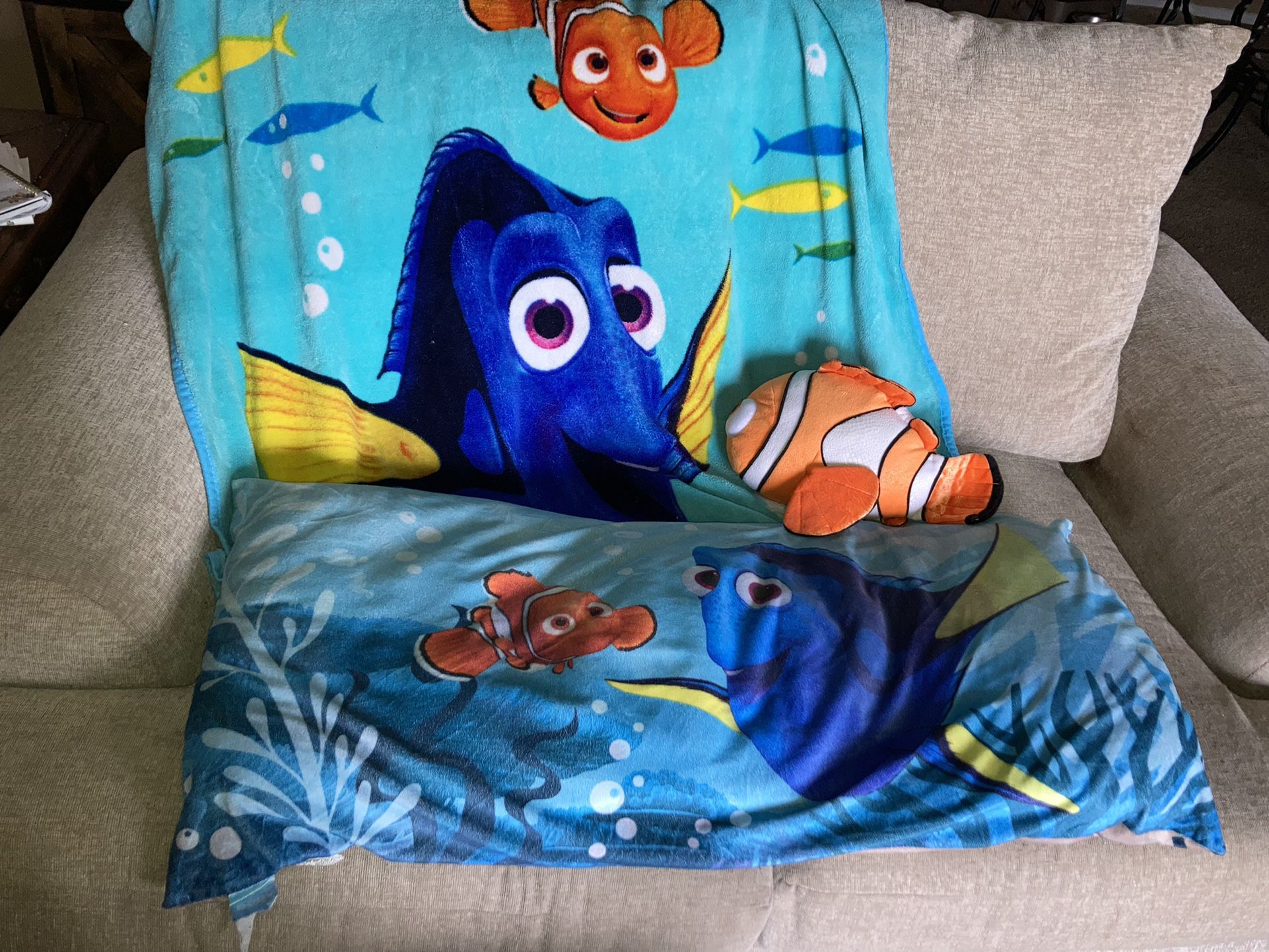 Finding Nemo things: 5 Items 