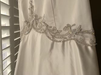 BRAND NEW Wedding Dress*Never Been Worn* PAID $2200 Thumbnail
