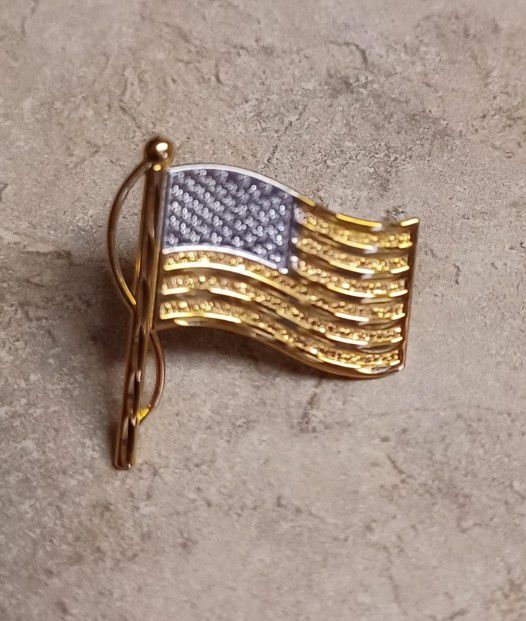 10kt Gold American Flag Pin