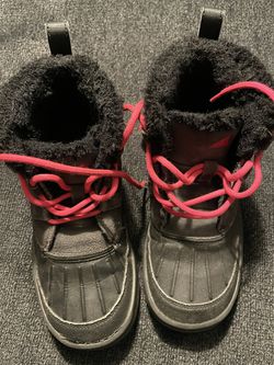 Girl’s Nike Winter Boots - little kid size 2 Thumbnail