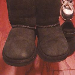 UGG Black Toddler Boots, Size 7 Thumbnail