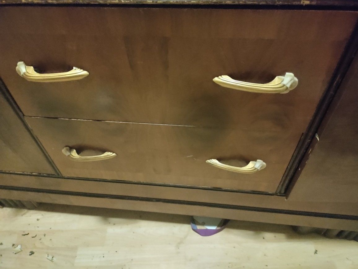 Amouire Dresser/ Cabnet