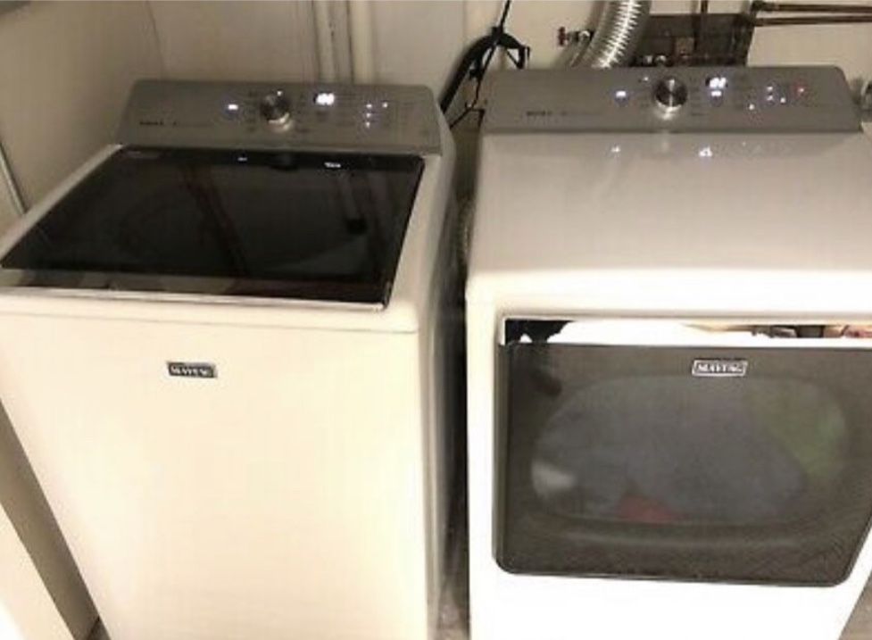 Maytag bravo XL washer / Gas dryer set.