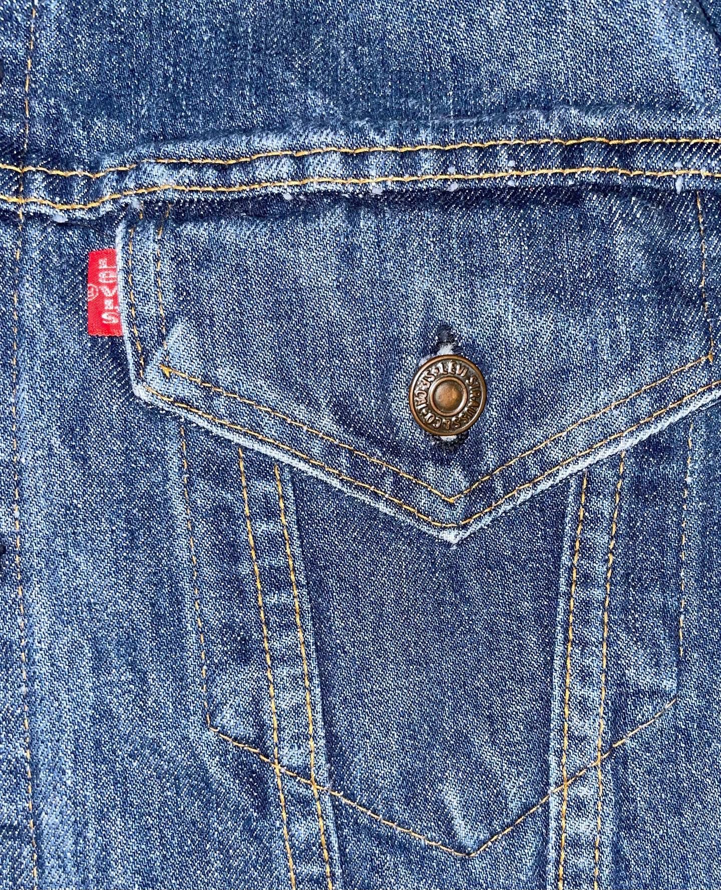 True Vintage 1970s Levi’s Small e Type III Denim Trucker Jacket Coat. Size 46 Medium (24in.x25in.) Price: 129 USD Long Lasting, Navy Blue,