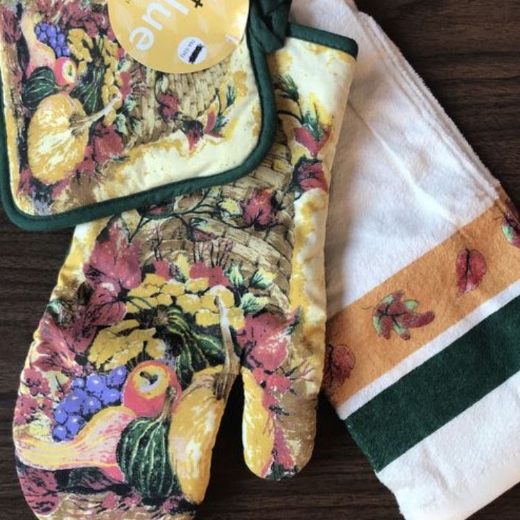 NEW 4pc Fall Kitchen Set