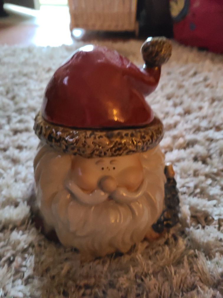 Beautiful Santa cookie jar