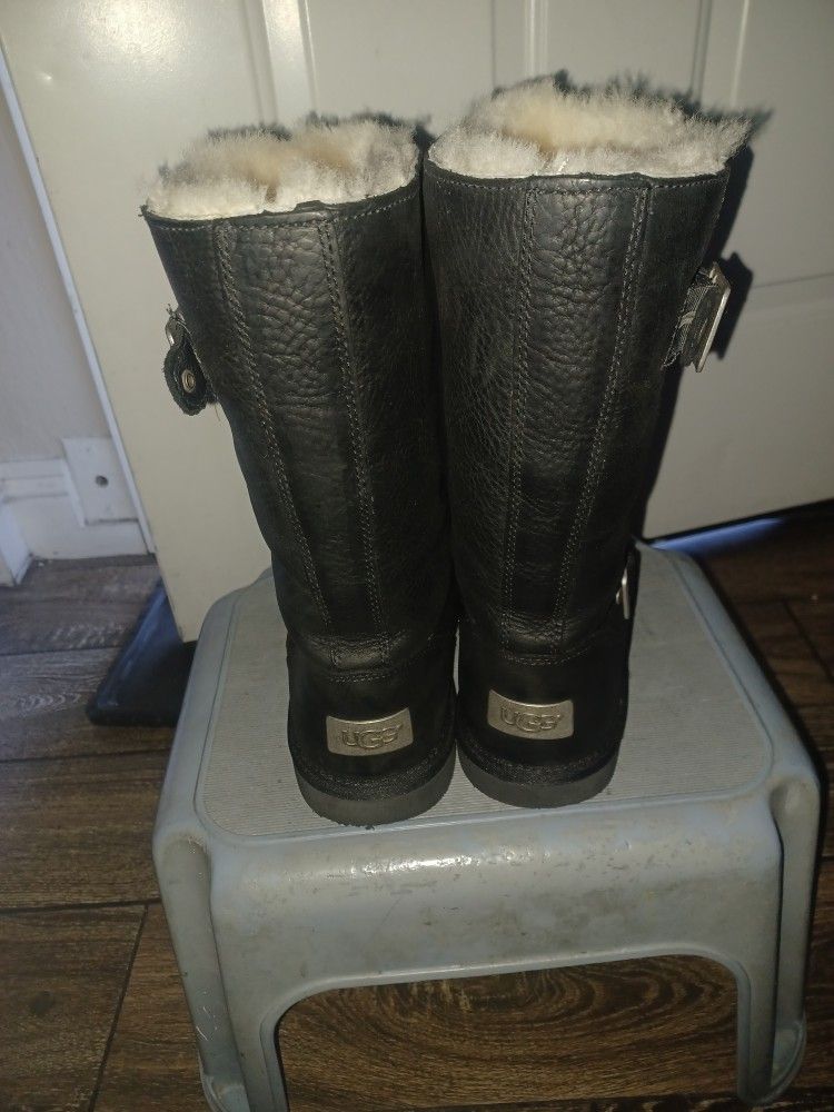 UGG 5678 Women's Kensington Black Leather Shearling Lined Buckle Boots Sz 7