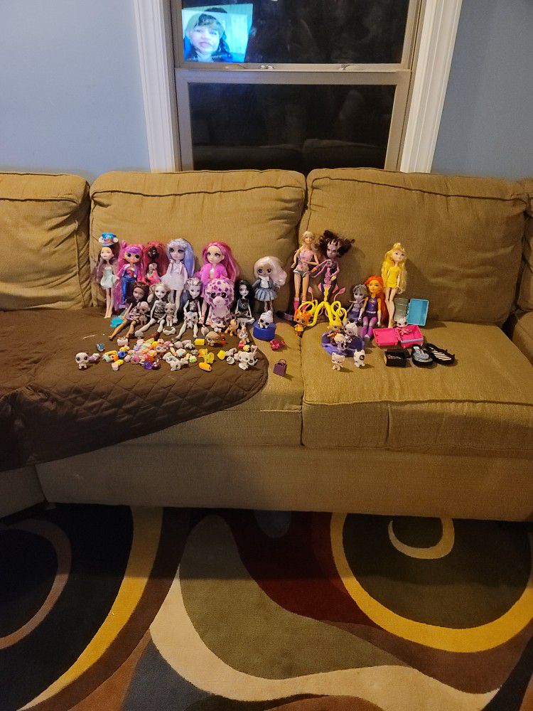 Shopkins  And Different  Dolls Price Is Not Firm Best Offer 😀