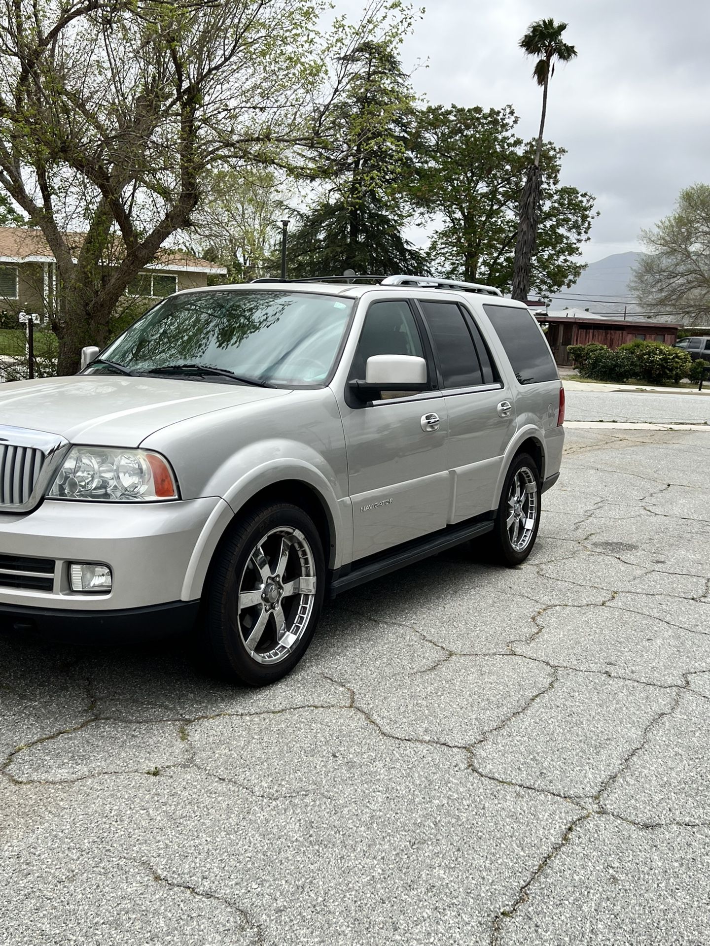 2005 lincoln navigator interior