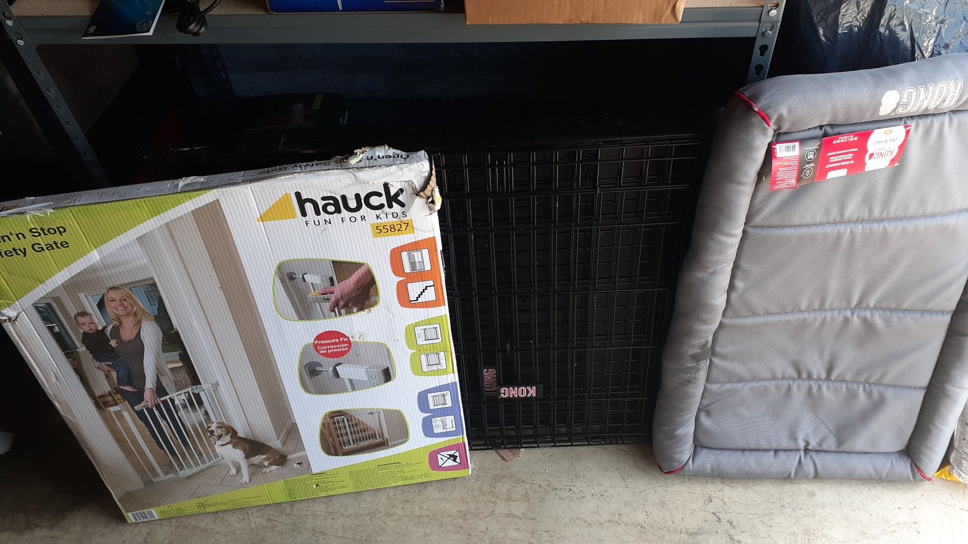 Large Kong Dog Crate With 2 Kong Crates Mats & A Open'N Stop Safety