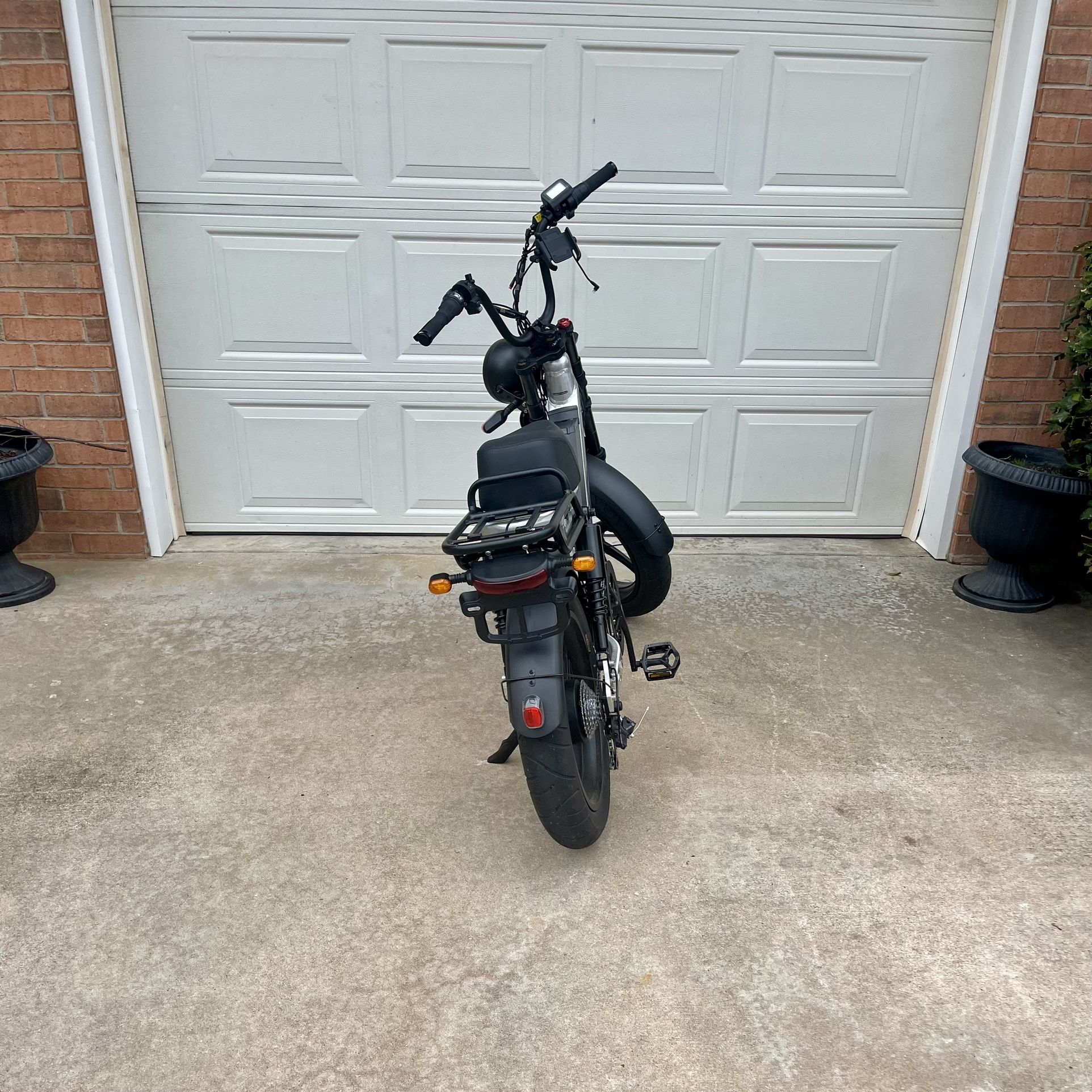 Juiced Hyperscorpion Electric Moped-Style EBike
