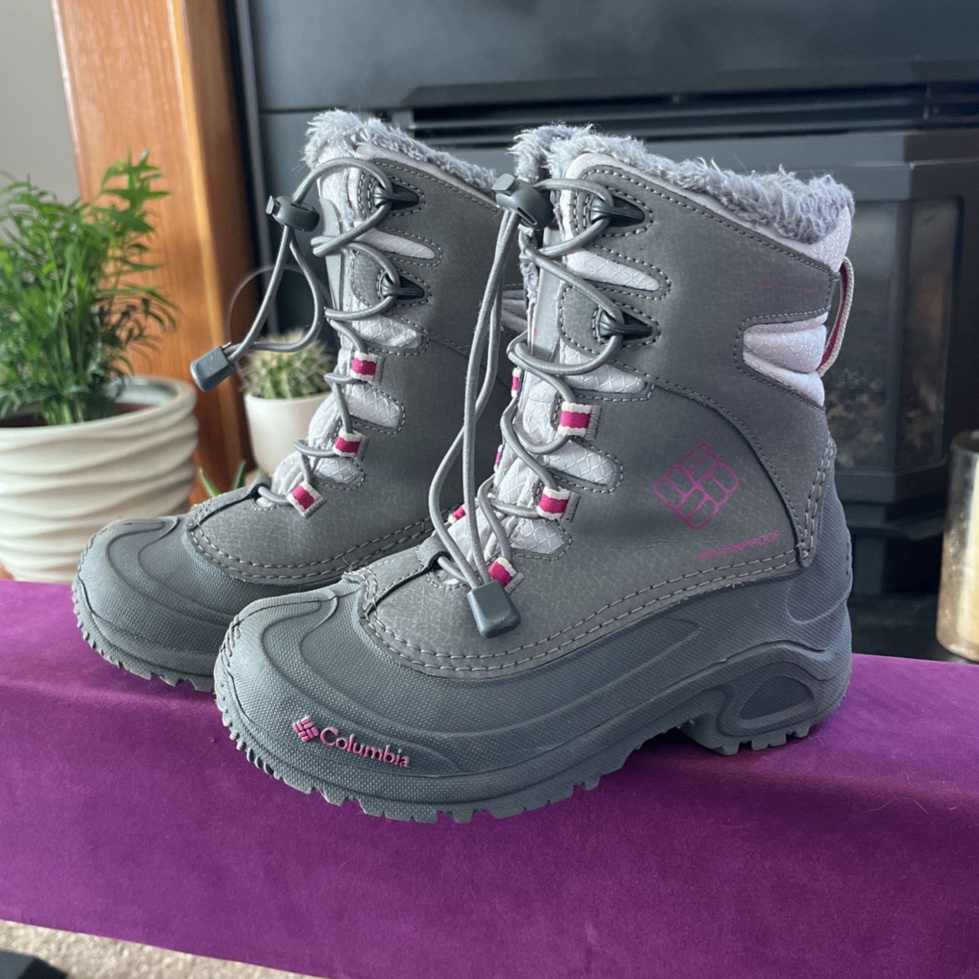 Columbia Winter/Snow boots Big girls Size 2 Grey