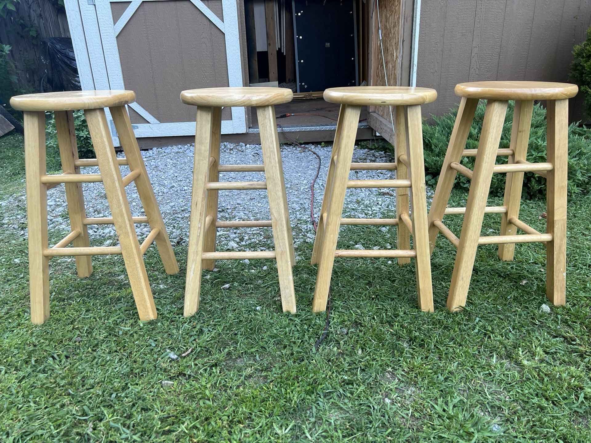 MIDSIZE STOOLS