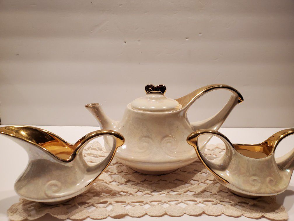 Vintage Aladdin Tea Set