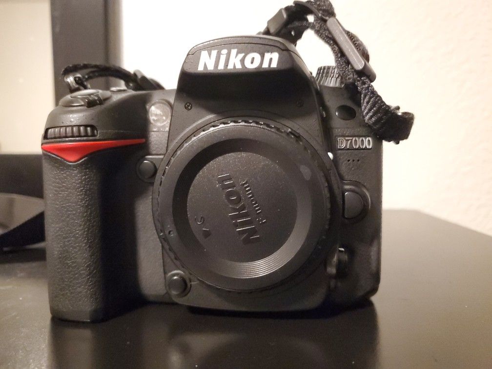 NIKON D7000