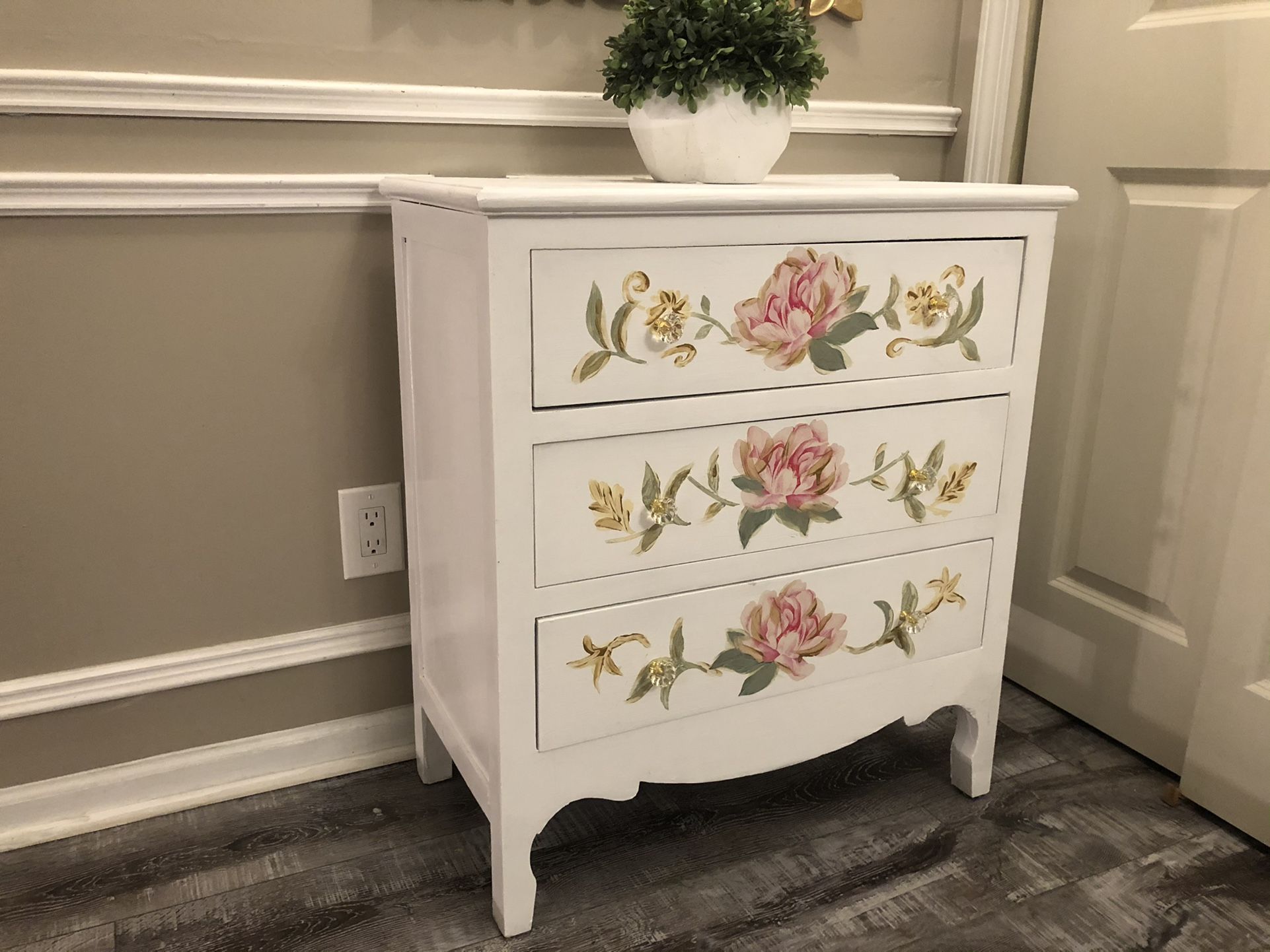 Very Gorgeous Dresser with mirror