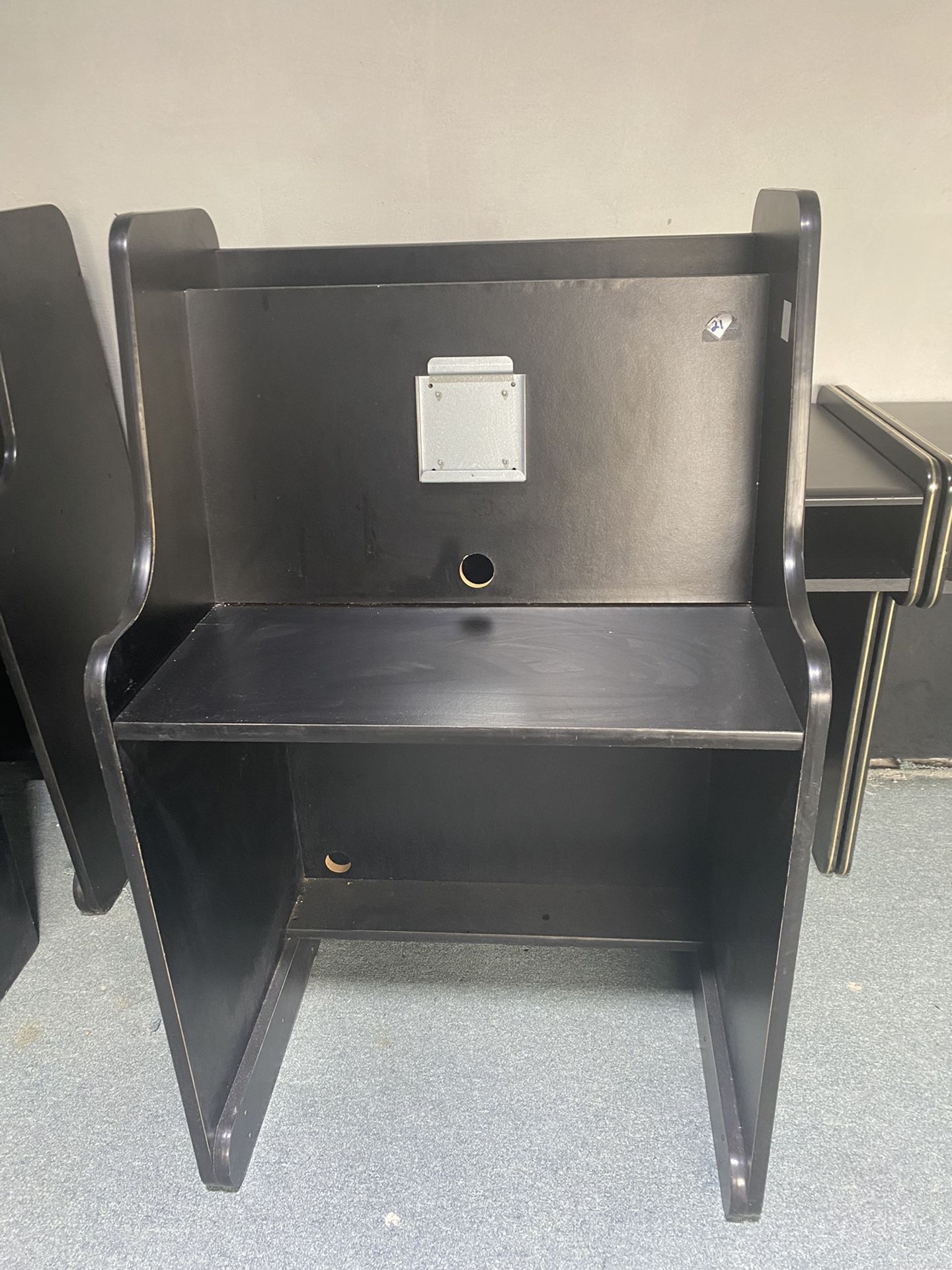 I have 29 desk nine tall ones and 20 short ones,for computers or telemarke or for whatever you may need this style for $10 each or all Make Offer Th
