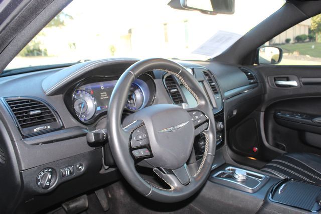 2016 Chrysler 300